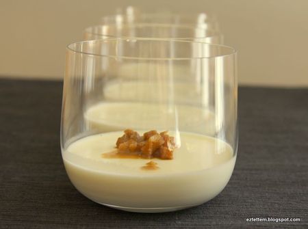 Chili&Vanilia-sorozat: panna cotta babérlevéllel és sós-karamellás almával